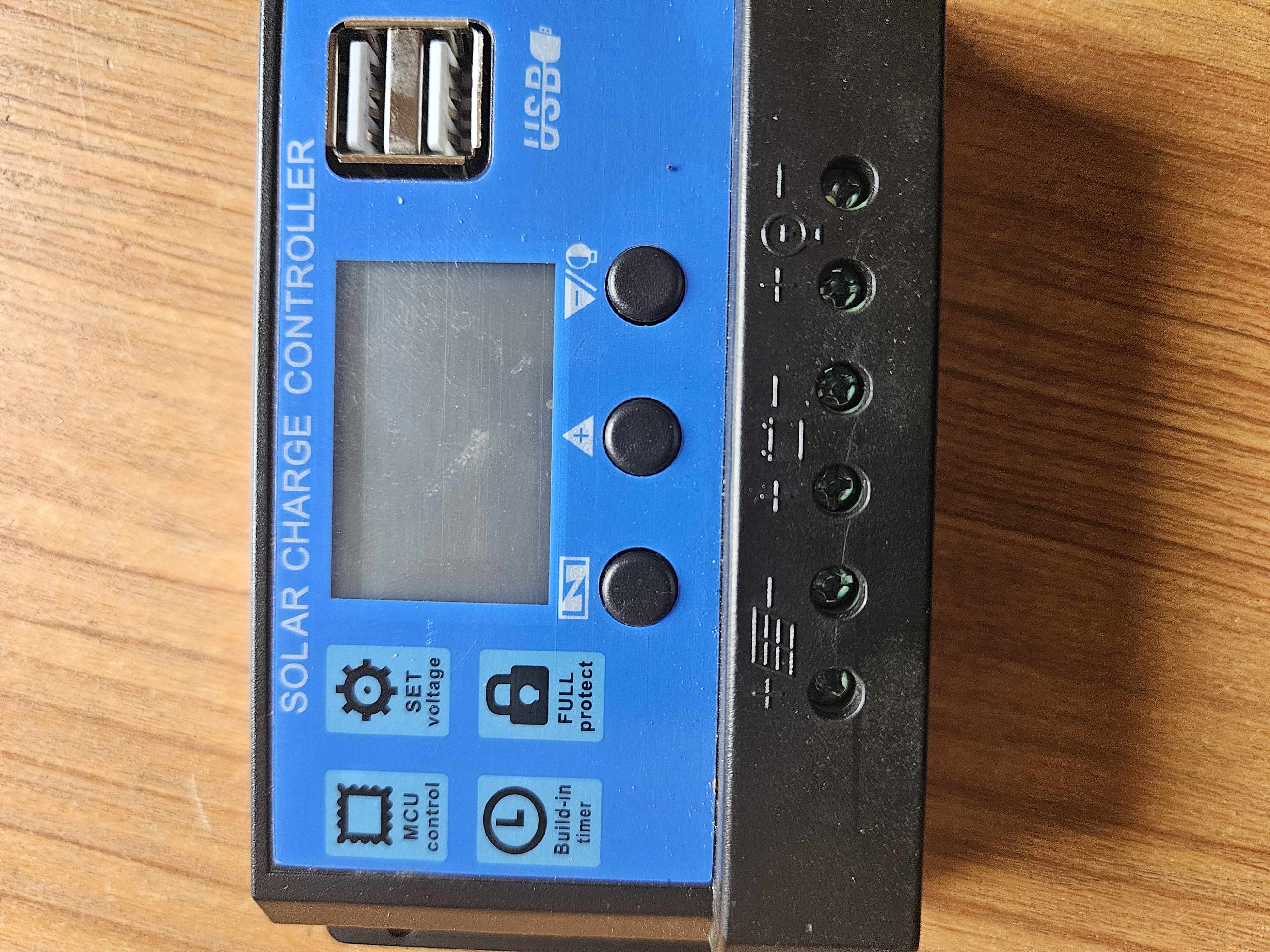 12/24 v 20 amps pwm controller